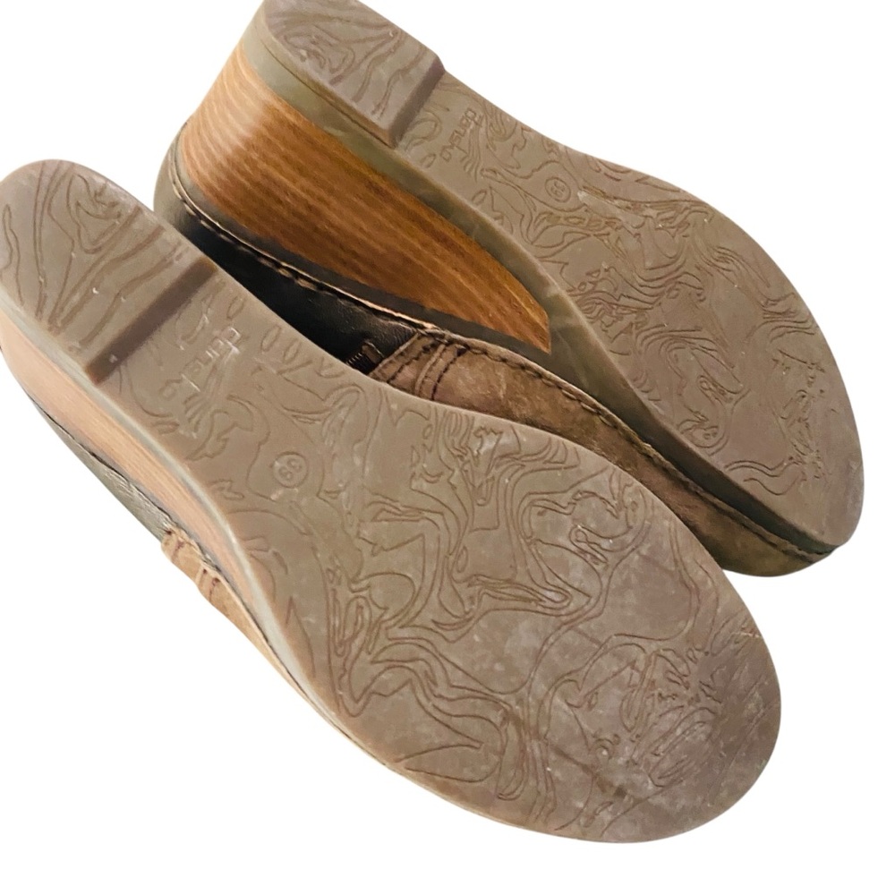 Dansko Shirley Wedge Ankle Bootie In Taupe Nubuck Leather - Picture 5 of 11
